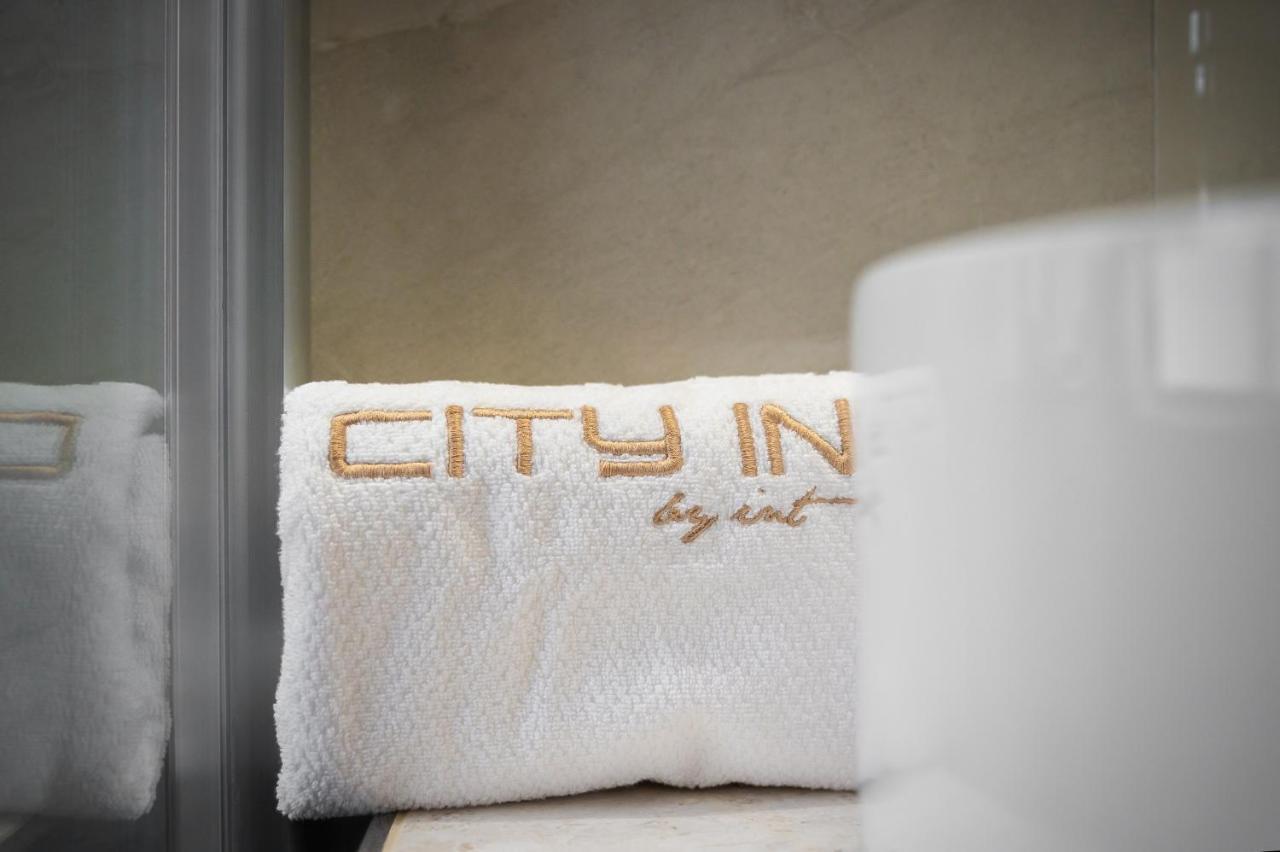 Hotel City In โคชานิ ภายนอก รูปภาพ