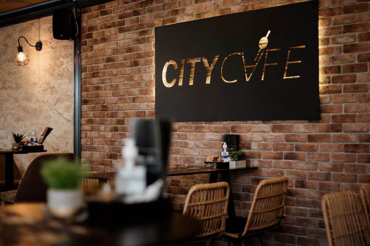 Hotel City In โคชานิ ภายนอก รูปภาพ