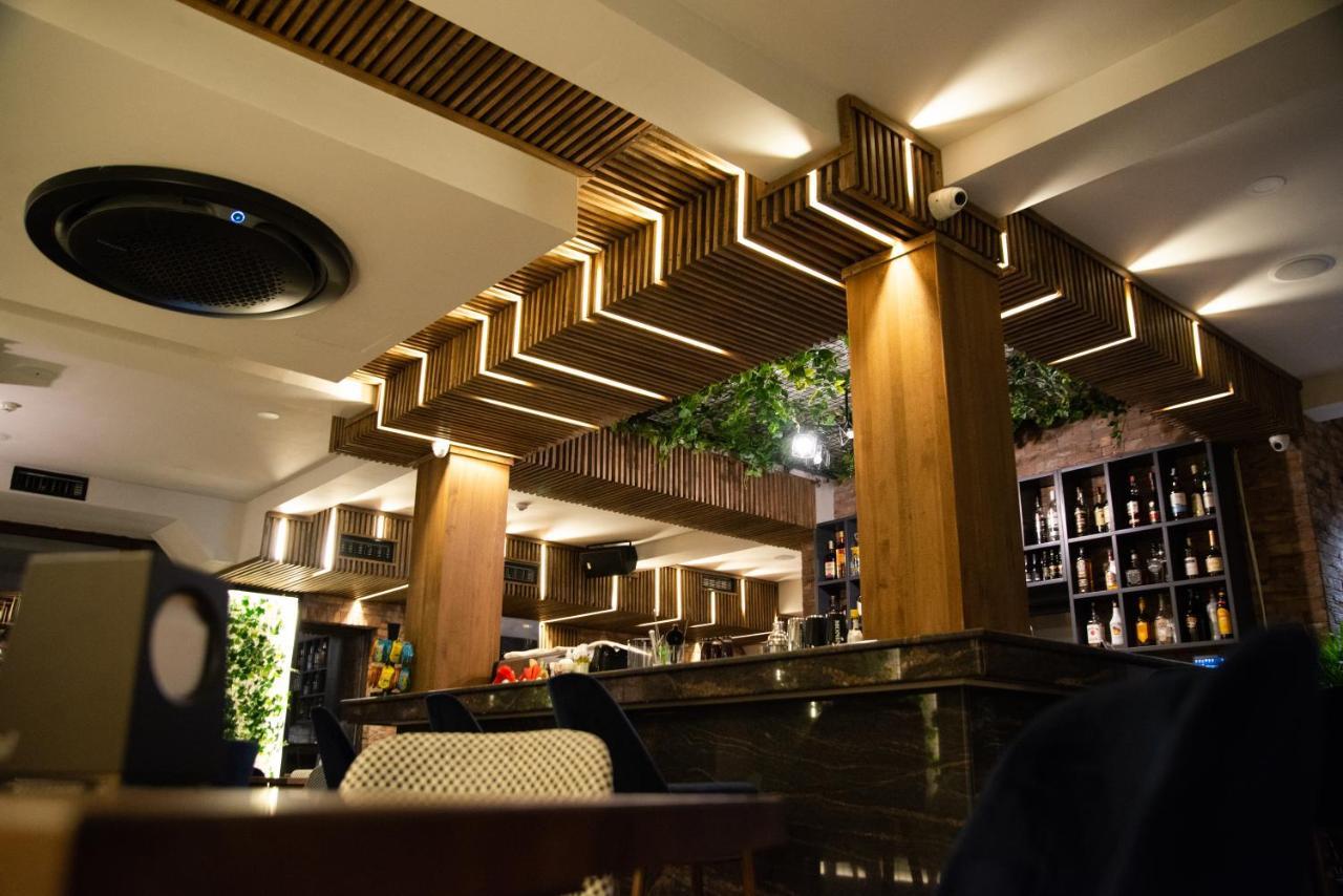 Hotel City In โคชานิ ภายนอก รูปภาพ