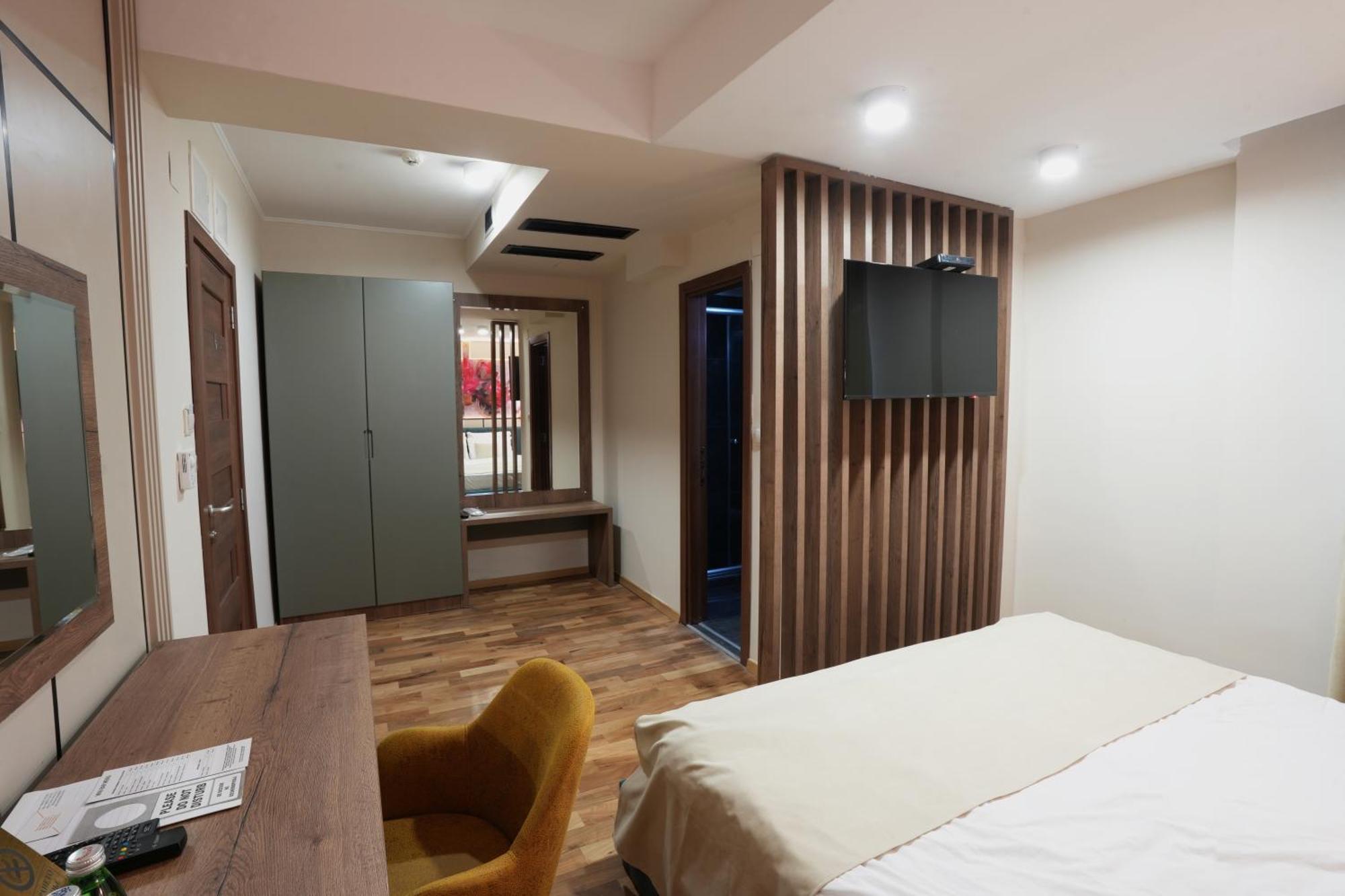 Hotel City In โคชานิ ภายนอก รูปภาพ