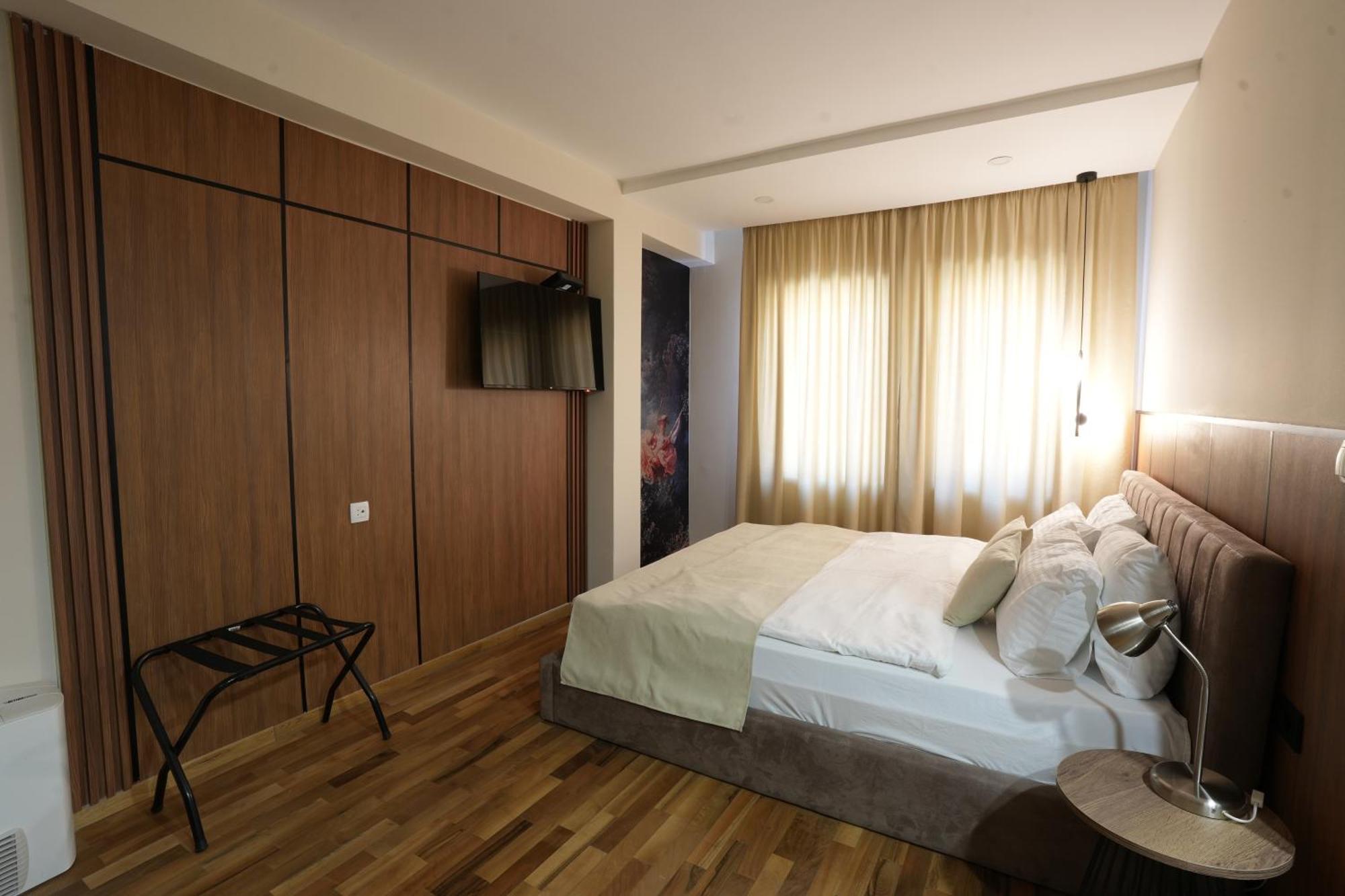 Hotel City In โคชานิ ภายนอก รูปภาพ